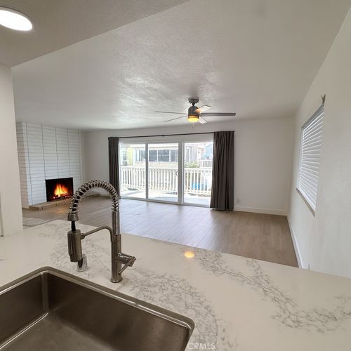 b-122 46th Street, Newport Beach, CA, 92663 | Card Image