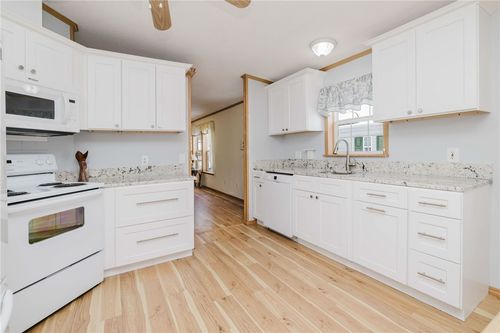 21 Nightingale Lane, Tiverton, RI, 02878 | Card Image