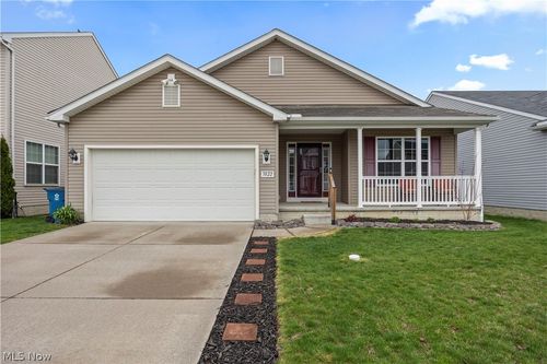 3822 Parkside Cir E, Lorain, OH, 44053-4600 | Card Image