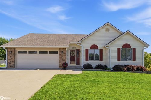 2805 Arnold Dr, Marshalltown, IA, 50158-6102 | Card Image