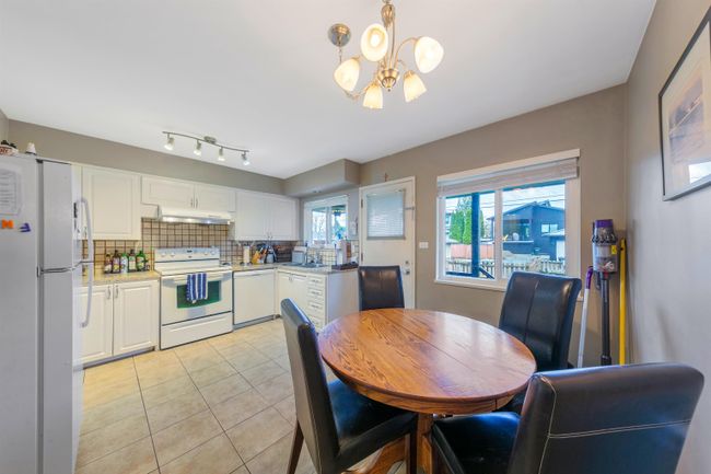 4856 Fairlawn Drive, House other with 5 bedrooms, 2 bathrooms and 1 parking in Burnaby BC | Image 11