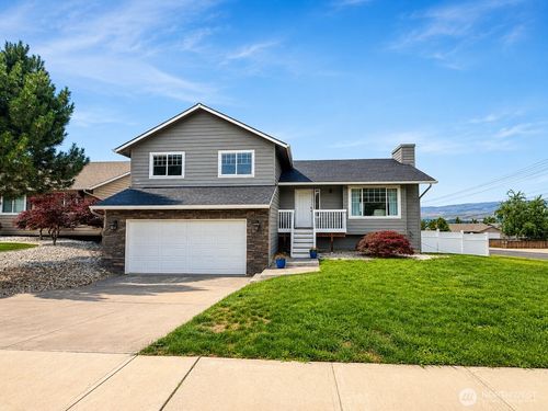 576 Saddle Rock Loop, Wenatchee, WA, 98801-9467 | Card Image