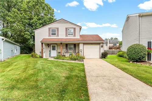 8851 Holly Ln, Olmsted Falls, OH, 44138-2701 | Card Image