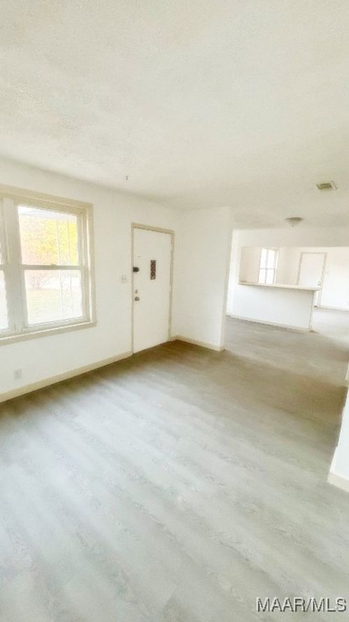 327 Milton Rd, Montgomery, AL, 36110-1331 | Card Image