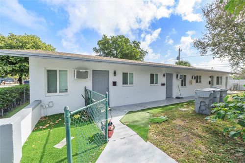 332 Sw 2nd Pl, Pompano Beach, FL, 33060-6962 | Card Image
