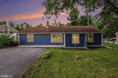 1500 Newville Rd, CARLISLE, PA, 17015-9047 | Card Image