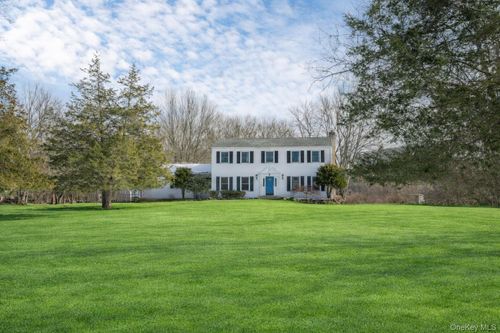 6 Eisenhower Ct, East Fishkill, NY, 12533-5634 | Card Image