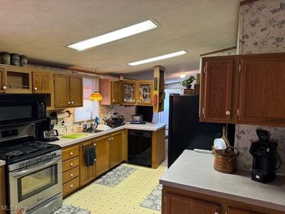 Kitchen with modern appliances. | Image 3