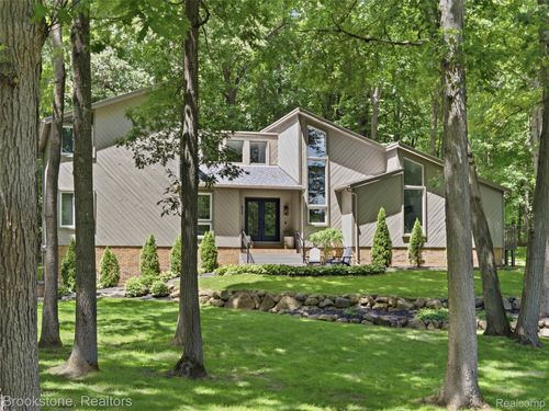 7450 Deerhill Dr, Clarkston, MI, 48346-1235 | Card Image