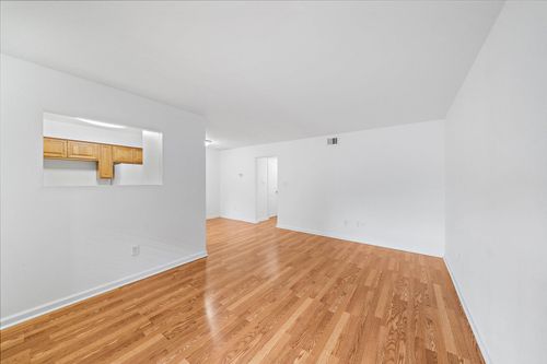 apt-15-100 Market St, Galveston, TX, 77550-5763 | Card Image