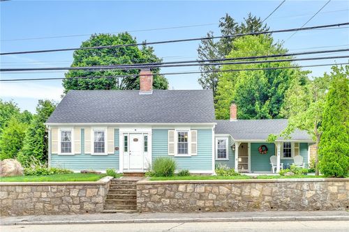 492 Oaklawn Ave, Cranston, RI, 02920-3826 | Card Image