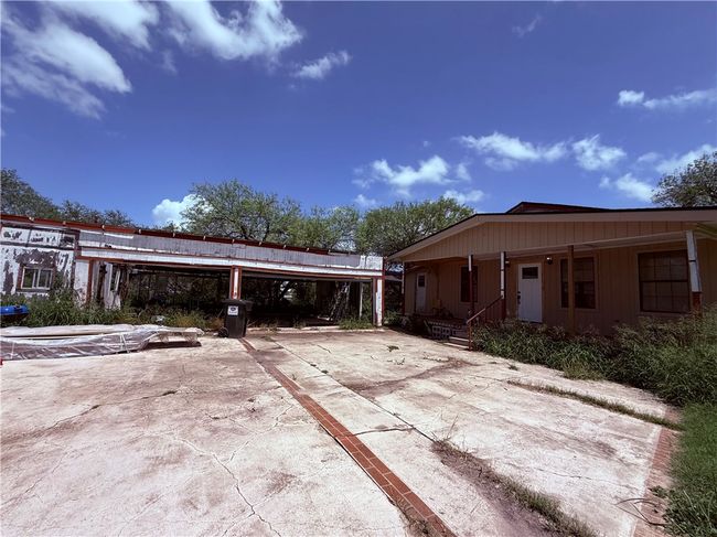 5742 Hidden Valley Loop, House other with 3 bedrooms, 2 bathrooms and null parking in Sandia TX | Image 17