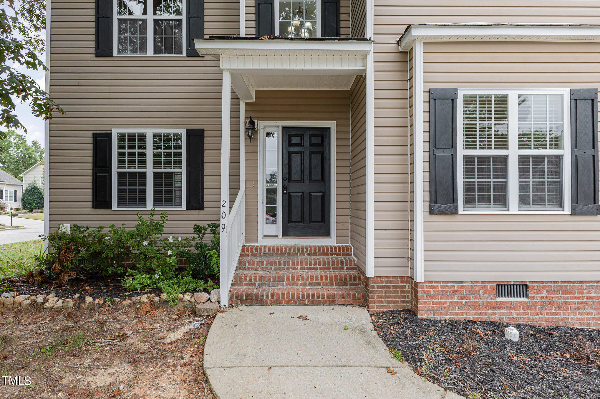Farm Dr, Clayton, NC 27527