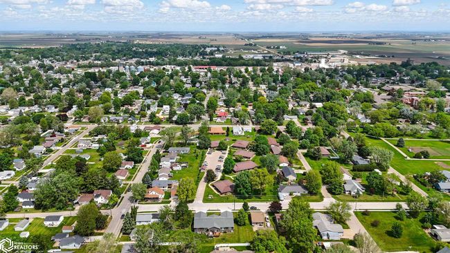 1015 E Adams St, Home with 2 bedrooms, 2 bathrooms and null parking in Washington IA | Image 21