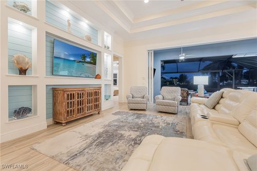 6424 Pembroke Way, NAPLES, FL, 34113-8168 | Card Image