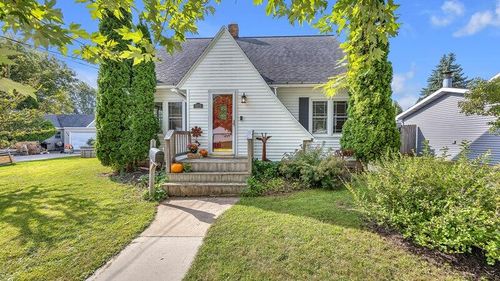 1513 E Harriet St, APPLETON, WI, 54915-2735 | Card Image
