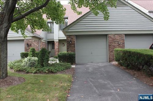 40 Meadowview Ct, Leonia, NJ, 07605-2043 | Card Image