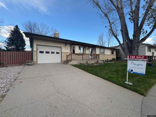 627 Harrison St, Douglas, WY, 82633-2739 | Card Image