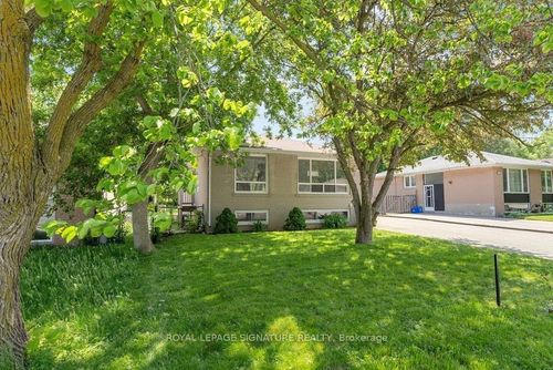 47 Aurora Heights Dr, Aurora, ON, L4G2W6 | Card Image