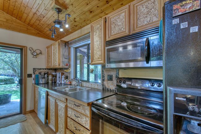 7860 Redrooffs Road, House other with 5 bedrooms, 3 bathrooms and 10 parking in Halfmoon Bay BC | Image 11