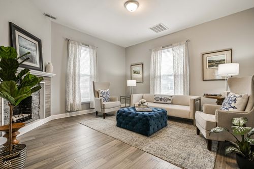 328 Lesley Ave, Indianapolis, IN, 46219-5808 | Card Image