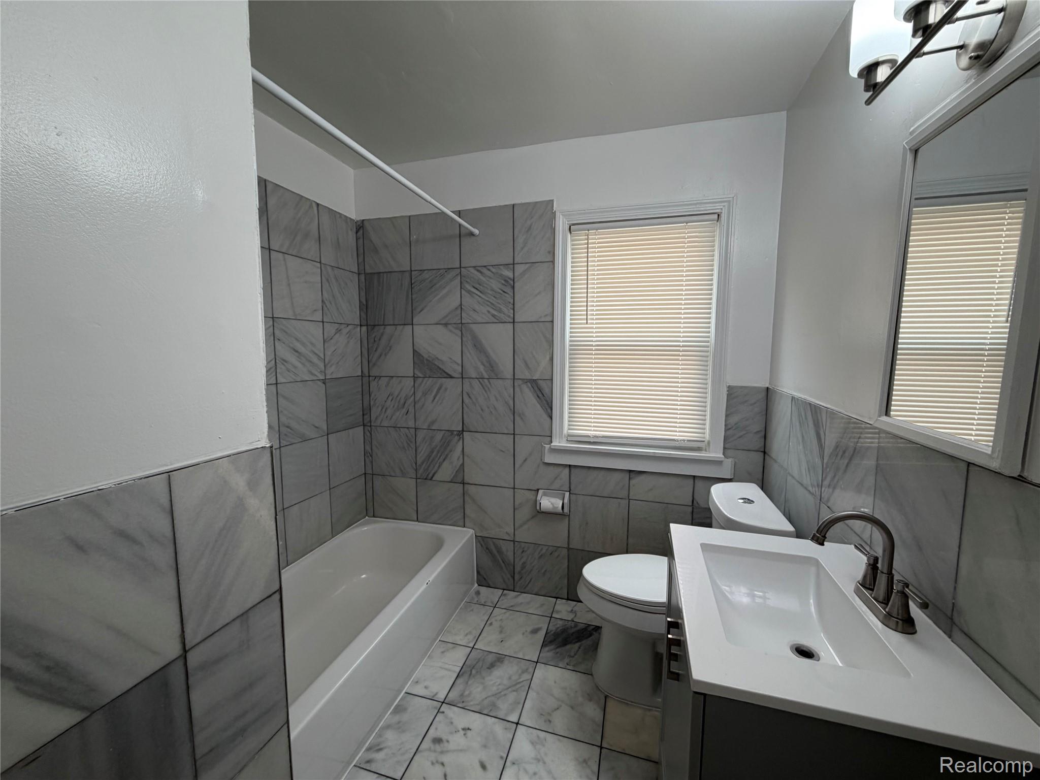 Residential Lease in Inkster 4