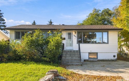 1906 St Charles Avenue, Saskatoon, SK, S7M0N8 | Card Image