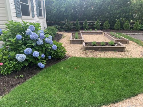 56 Tuscarora Dr, Centerport, NY, 11721-1553 | Card Image