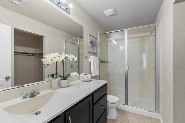 The ensuite is adorned with ample vanity space and a walk-in shower. | Image 16