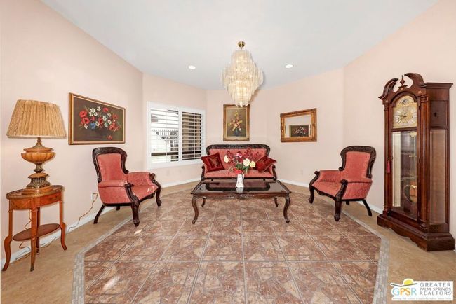 Foyer/Sitting Room | Image 29