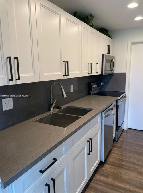 apt-301-4164 Inverrary Dr, Lauderhill, FL, 33319-4543 | Card Image