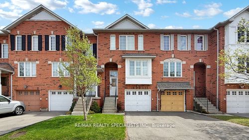 19-2 Clay Brick Crt, Brampton, ON, L6V4M7 | Card Image