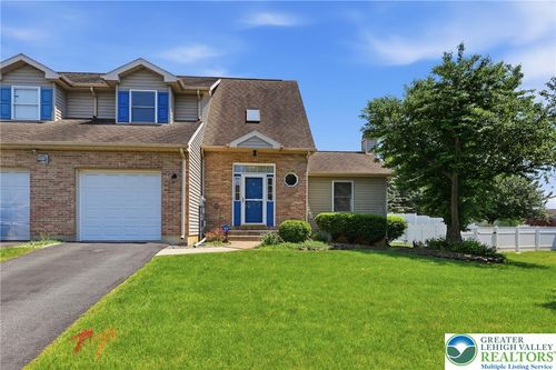 220 Melissa Dr, Palmer Twp, PA, 18045-7911 | Card Image
