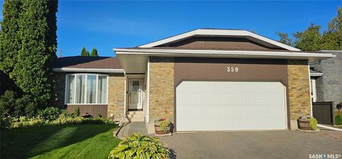 359 Nordstrum Road, House with 4 bedrooms, 2 bathrooms and 4 parking in Saskatoon SK | Card Image