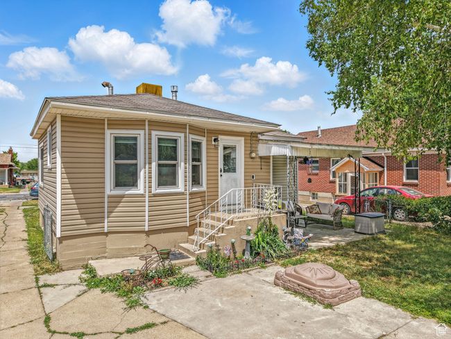 View of front facade featuring a patio | Image 31