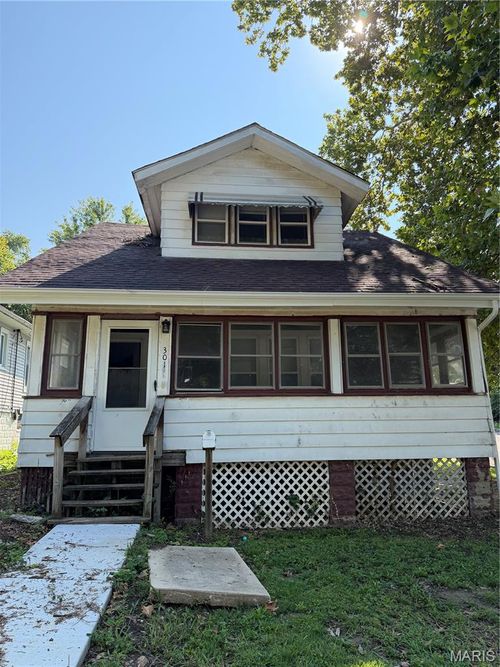 301 Main St, Alton, IL, 62002-1745 | Card Image