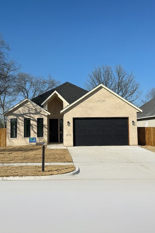 1629 E Tucker St, Fort Worth, TX, 76104-1733 | Card Image