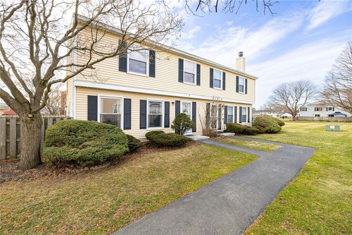 4 Clearfield Dr, Webster, NY, 14580-2802 | Card Image