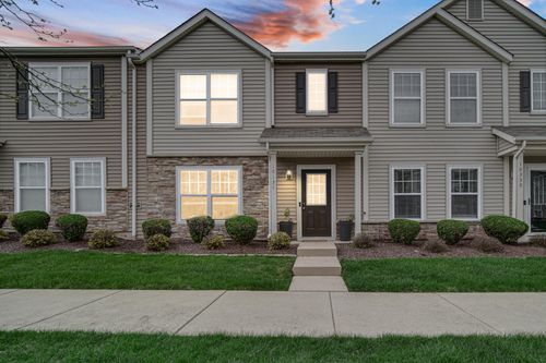 10332 Paramount Way, Cedar Lake, IN, 46303-7500 | Card Image