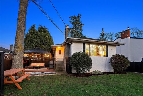 727 Porter Rd, Esquimalt, BC, V9A5W7 | Card Image