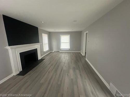 8897 Hartwell St, Detroit, MI, 48228-2531 | Card Image