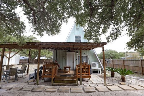 802 Mission St, Rockport, TX, 78382-6018 | Card Image