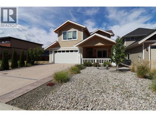 884 Johnson St, Summerland, BC, V0H1Z9 | Card Image