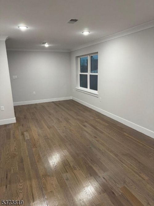 2-213 Pine St, Elizabethport, NJ, 07206-1911 | Card Image