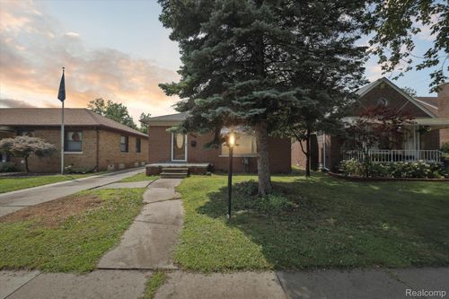7307 Colonial St, Dearborn Heights, MI, 48127-1741 | Card Image