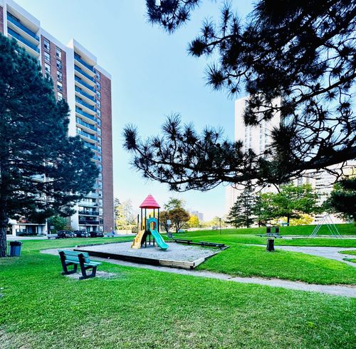 1205-21 Knightsbridge Rd, Brampton, ON, L6T3Y1 | Card Image