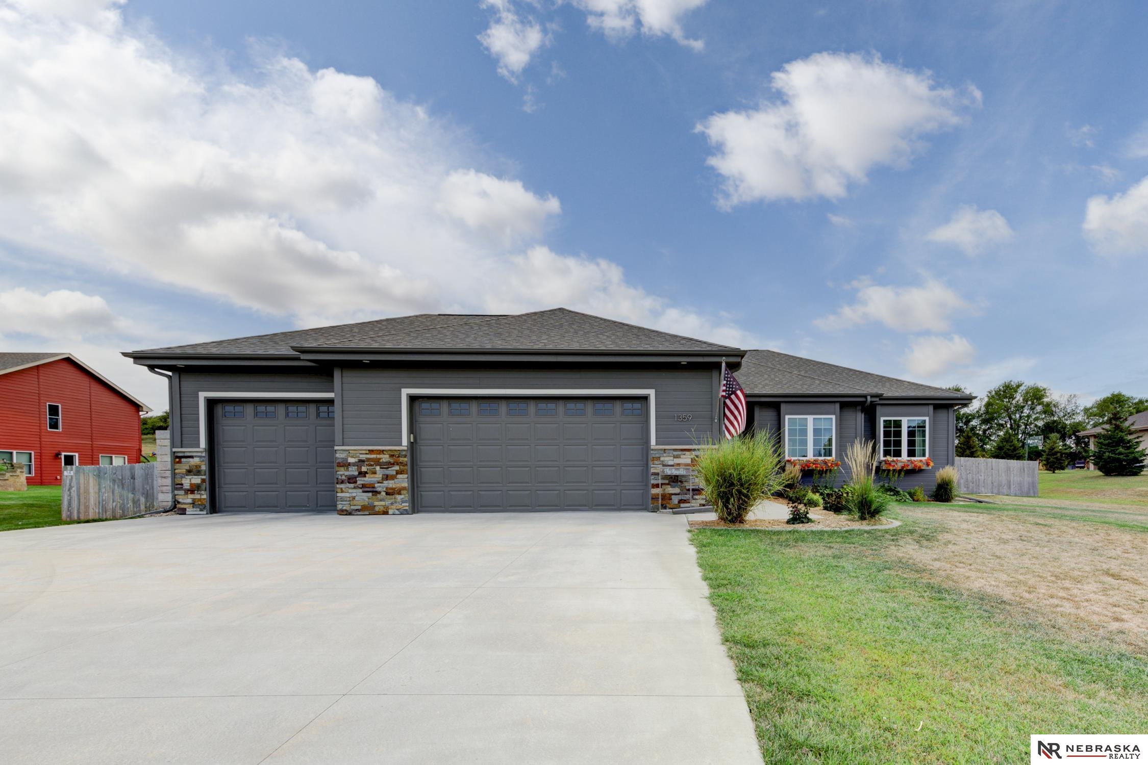 Stone Ridge Dr, Louisville, NE 68037