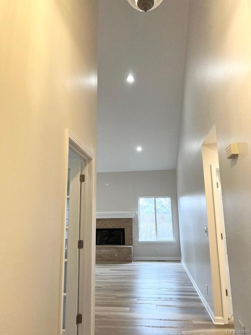 9005 Campbell Creek Dr, Commerce Twp, MI, 48390-1707 | Card Image