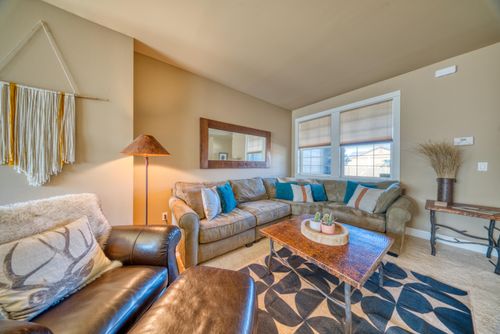 617 Sw Peak View Pl, Bend, OR, 97702-9358 | Card Image
