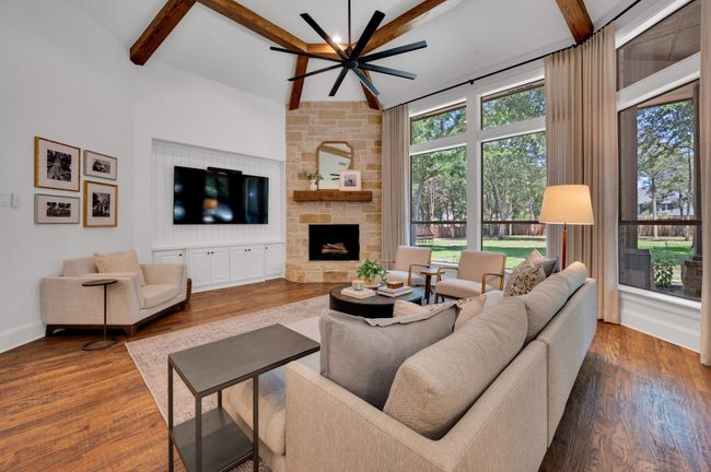 Tons of natural lighting in the cozy living room | Image 4